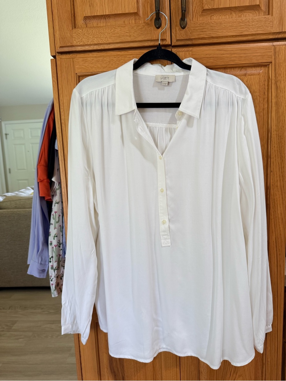 LOFT Woman’s White Viscose Long Sleeve Henley Blouse Shirt XL